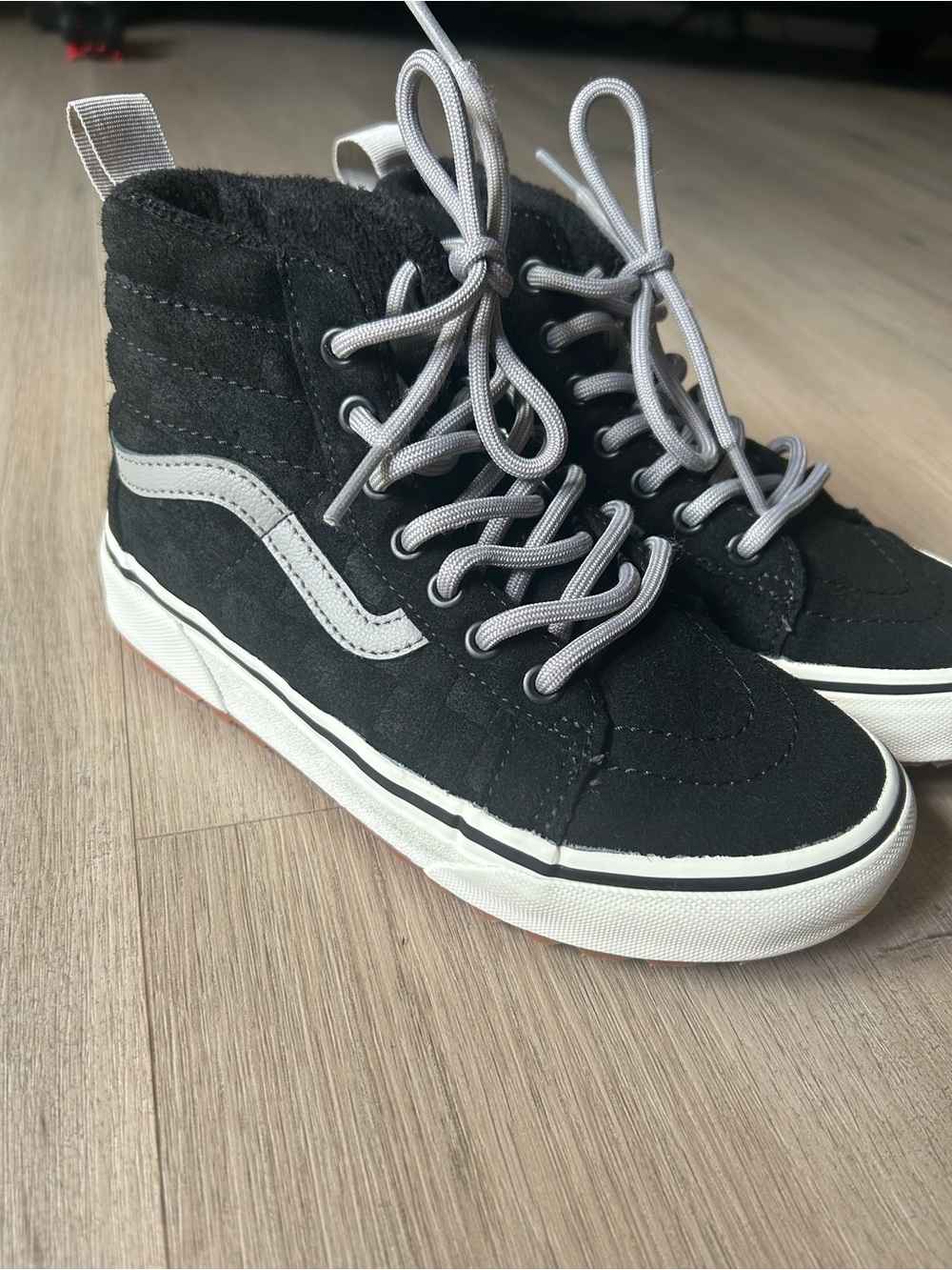 Little Boys Size 1.5 Vans Black and Gray High-Top  Snow Boots ❄️